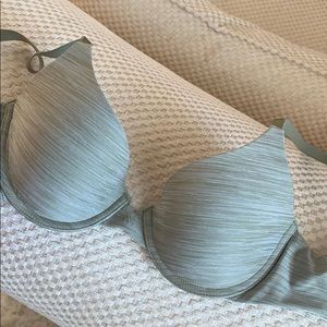 Victoria’s Secret Uplift Semi Demi Bra